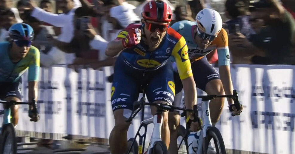 Jonathan Milan porazil v šprinte aj mladšieho brata Mattea a vyhral štvrtú etapu UAE Tour