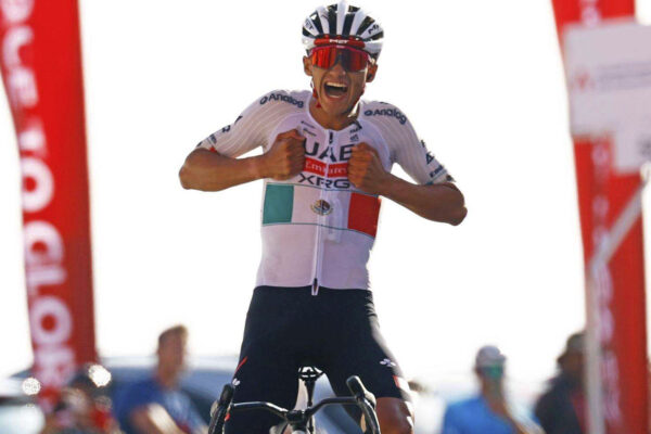 Isaac del Toro vyhral kráľovskú etapu rekordným časom na Jebel Hafeet a stal sa celkovým víťazom UAE Tour