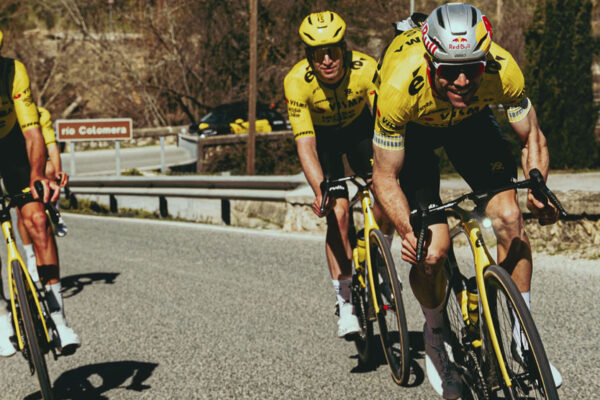 Wout van Aert sa po zlomenine členka vracia do pretekov, sezónu začne na Omloop Het Nieuwsblad a Le Samyn