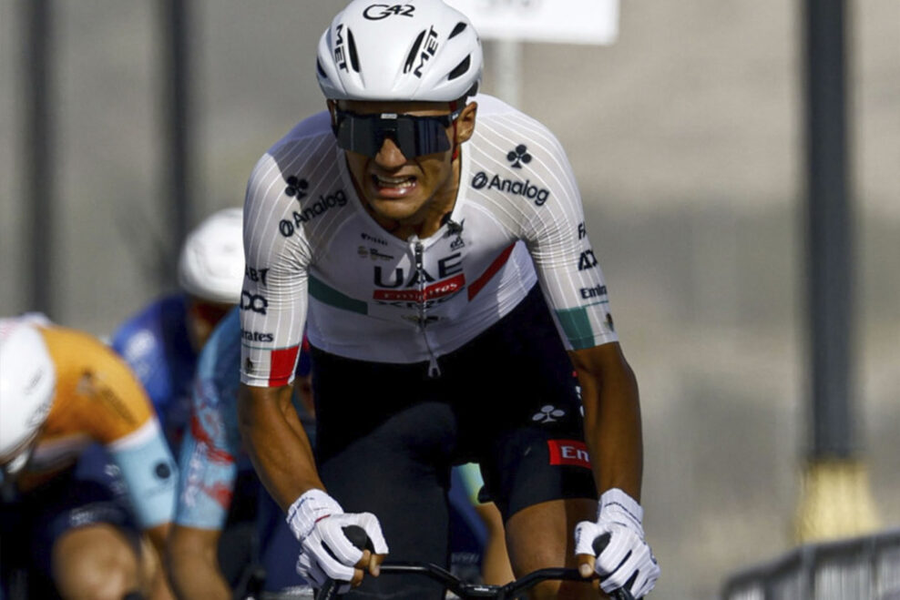 Prvé preteky sezóny, prvé víťazstvo. Isaac del Toro prekvapil šprintérov v úvodnej etape UAE Tour