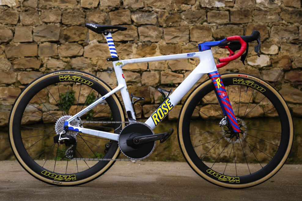 FOTO &lrm;| Luk&aacute;&scaron; Kubi&scaron; dostal &scaron;peci&aacute;lny bicykel Rose Shave FFX v dizajne pre majstra Slovenska