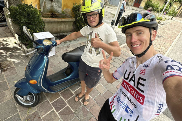 Tadeja Pogačara bude na tréningoch sprevádzať motorka. Tím ho chce ochrániť pred nevychovanými cyklistami a fanúšikmi