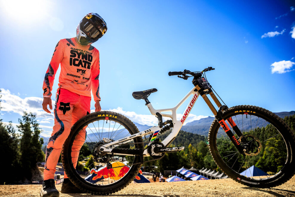 Jackson Goldstone prekvapil v&yacute;berom komponentov na Red Bull Hardline Tasmania 2026