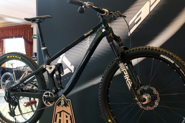 Hope ukázal nový trailový bicykel HB.912. Oficiálna premiéra príde v lete