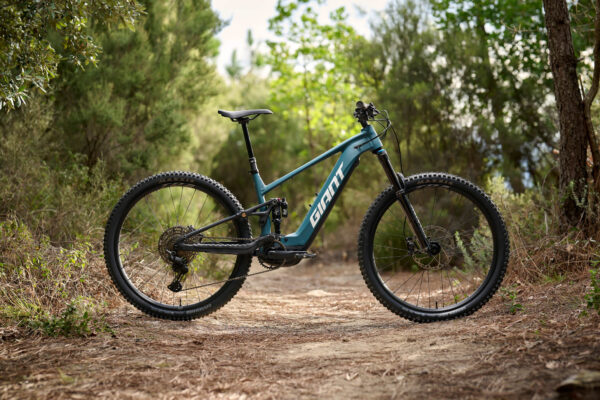 Nový elektrobicykel Giant Stance E+ prináša viac výkonu aj kontroly na trailoch
