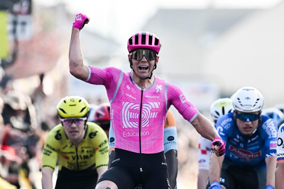 Luke Lamperti vyhral úvodnú etapu Paríž-Nice a dosiahol svoje prvé víťazstvo na úrovni WorldTour