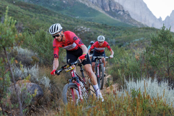 Matthew Beers a Tristan Nortje rozhodli o víťazstve až v samom závere Absa Cape Epic 2026