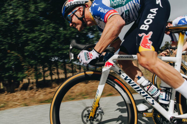 Také dobré, že ich profesionáli nechceli vrátiť. Specialized oficiálne predstavil pretekárske plášte Cotton TLR