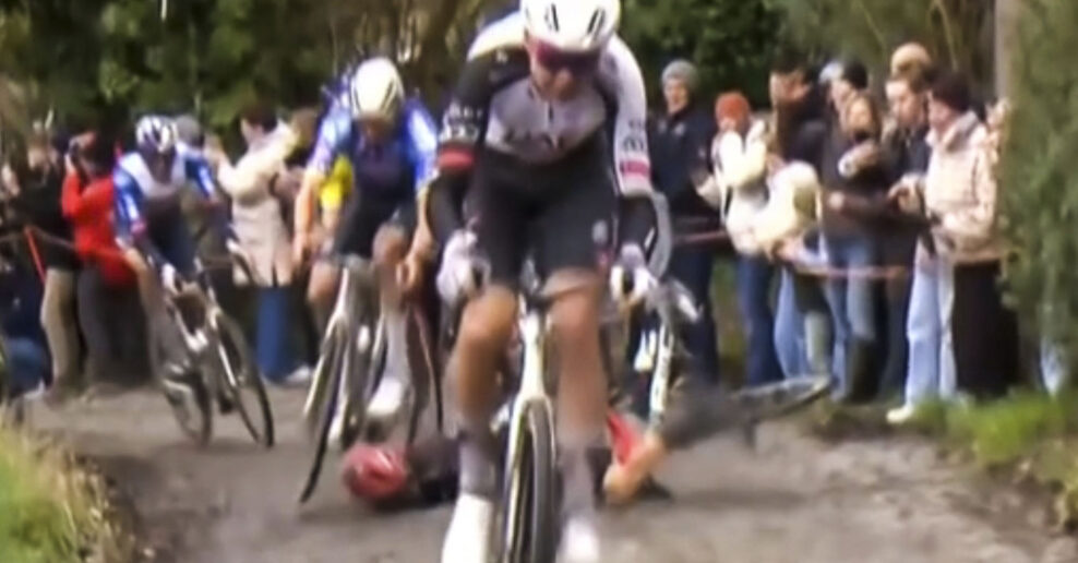VIDEO | Pri p&aacute;de si zlomil zuby a Mathieu van der Poel mu takmer pre&scaron;iel po hlave