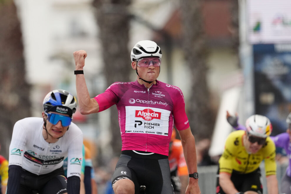 Mathieu van der Poel predviedol skvelú taktiku a v šprinte malej skupiny vyhral štvrtú etapu Tirreno-Adriatico