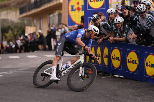 „Ak toto bol jeho maximálny výkon, na Okolo Flámska ho zničia.“ Mathieu van der Poel čelí kritike po San Reme