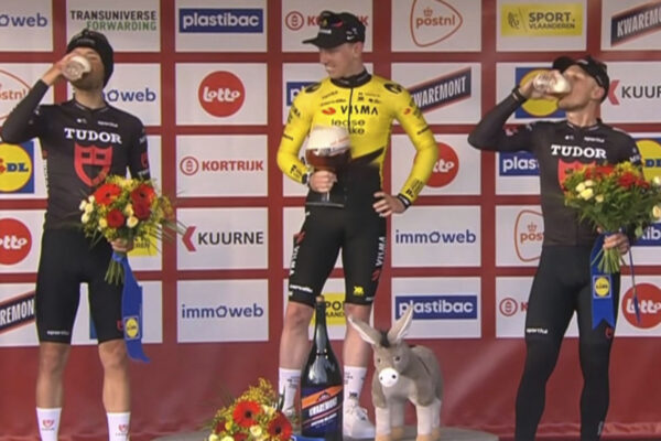 Matthew Brennan mal veľmi dobrý dôvod na to, že nevypil pivo na pódiu po víťazstve Kuurne-Brusel-Kuurne