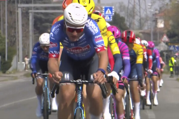 Miláno-San Remo 2026: Do cieľa zostáva 200 km