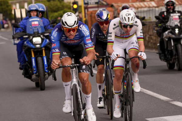 Ak by Mathieu van der Poel nespadol a nezranil si ruku, San Remo by vyhral. Silvan Dillier hodnotí Miláno-San Remo