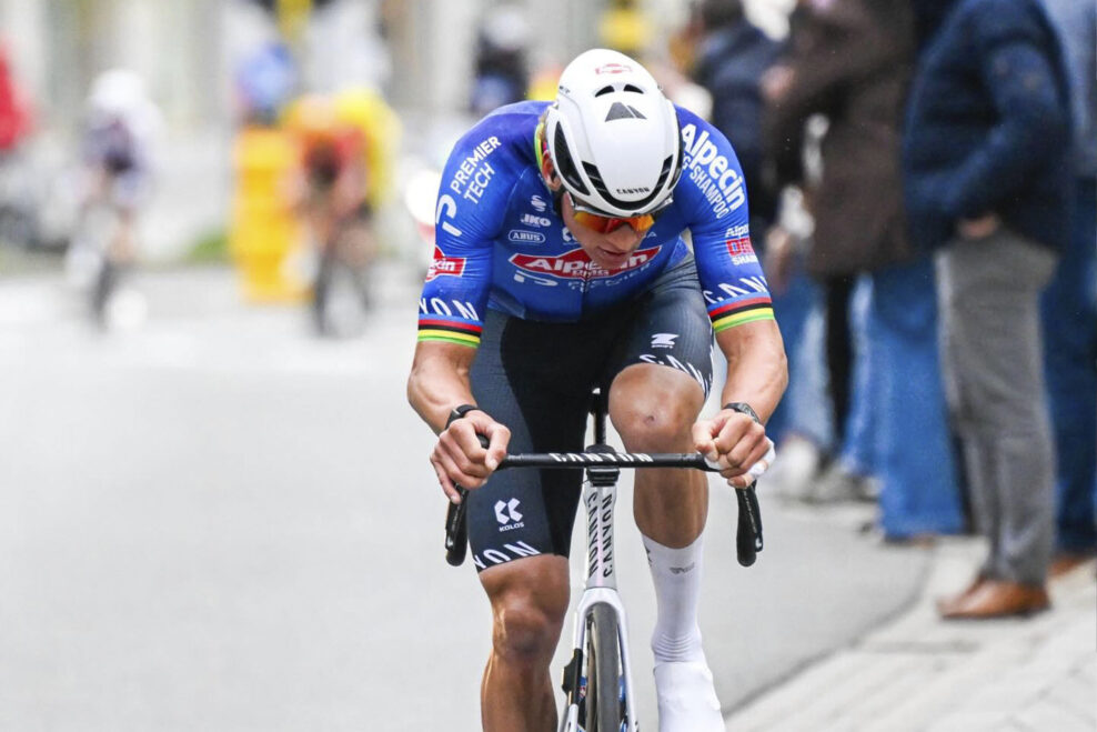 VIDEO | Šialený záver E3 Saxo Classic. Mathieu van der Poel to nevzdal a využil taktizovanie štvorice za ním