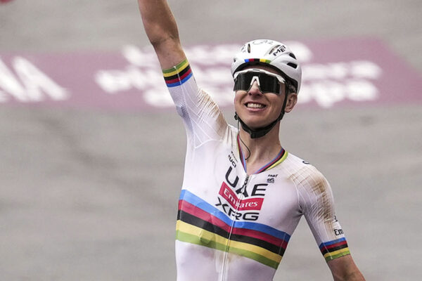 Čo bol „záhadný“ senzor pod pazuchou Tadeja Pogačara na Strade Bianche?