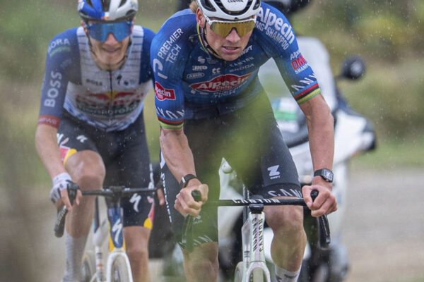 Mathieu van der Poel vysvetľuje, prečo odmieta trend úzkych riadidiel