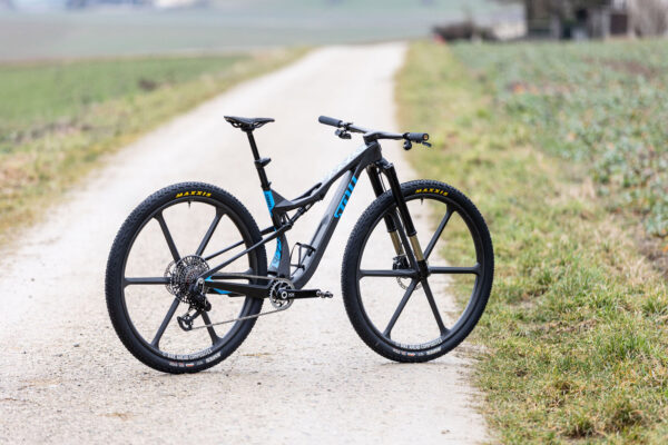 32-palcové kolesá môžu byť pre cyklistický priemysel zbytočným rizikom