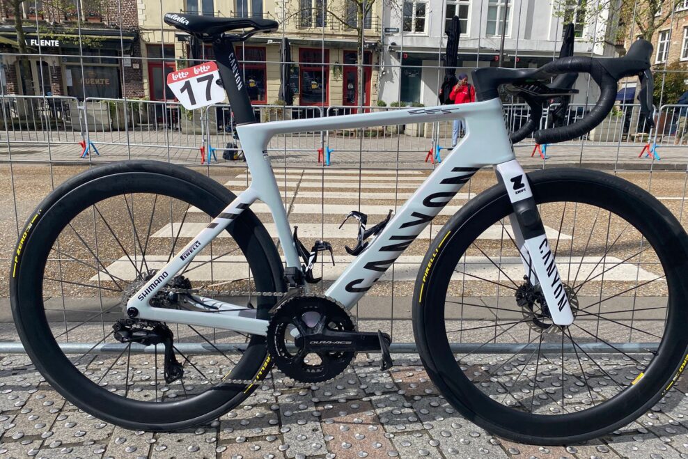 Canyon odhaľuje nov&yacute; Endurace CFR, aerodynamika a netradičn&yacute; kokpit naznačuj&uacute; pretek&aacute;rske zameranie
