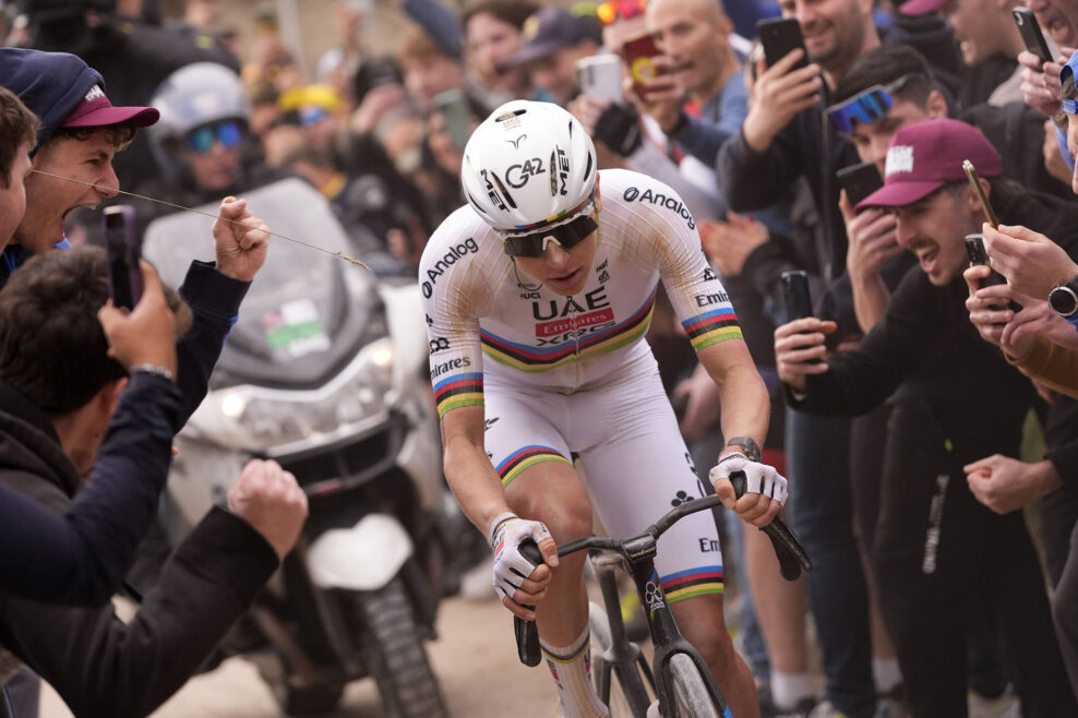 Dve hodiny s priemern&yacute;m v&yacute;konom 380 wattov. &Scaron;ialen&eacute; č&iacute;sla Tadeja Pogačara na Strade Bianche 2026
