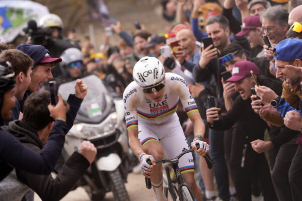 VIDEO | Najlepšie momenty Strade Bianche 2026 a 80-kilometrová exhibícia Tadeja Pogačara