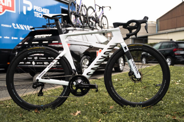 Detaily víťazného bicykla Canyon Aeroad CFR Mathieu van der Poela na Omloop Het Nieuwsblad