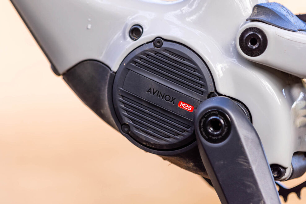 Nov&yacute; motor Avinox M2S prin&aacute;&scaron;a extr&eacute;mny v&yacute;kon. Je v&scaron;ak tak&aacute;to sila naozaj využiteľn&aacute;?