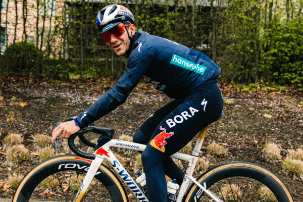 „Na posledné dva týždne som sa zbavil sociálnych sietí.“ Remco Evenepoel ide na Okolo Flámska s víťaznou mentalitou