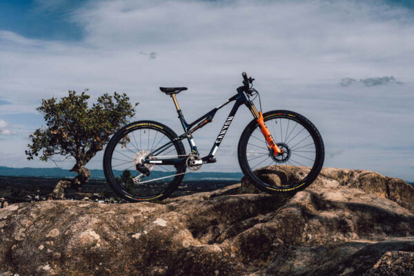 Jeden z najúspešnejších XC bicyklov minulej sezóny dostal novú verziu. Canyon predstavil Lux World Cup