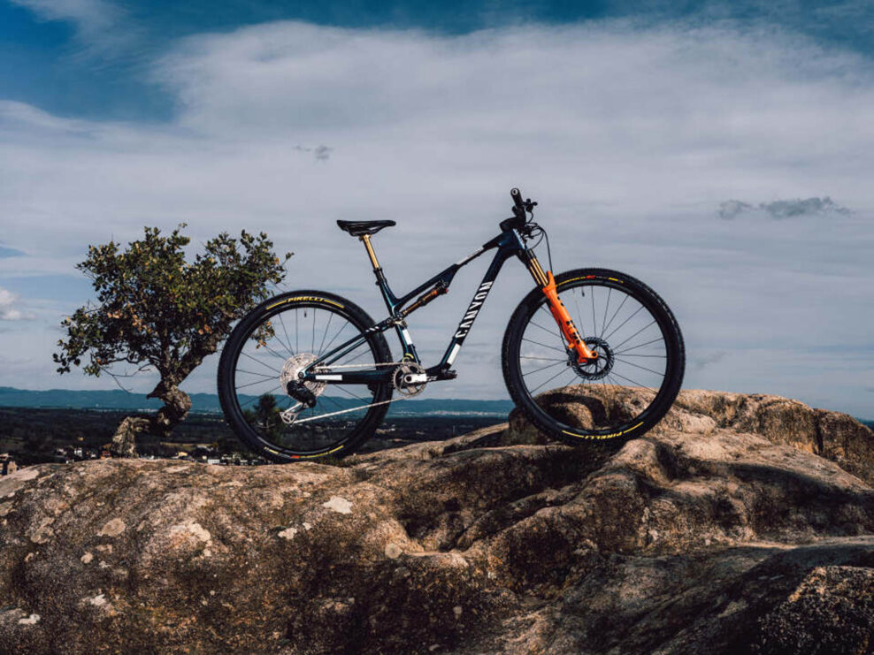 Jeden z naj&uacute;spe&scaron;nej&scaron;&iacute;ch XC bicyklov minulej sez&oacute;ny dostal nov&uacute; verziu. Canyon predstavil Lux World Cup