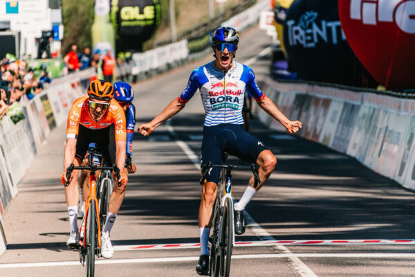Giulio Pellizzari vyhral horskú druhú etapu na Okolo Álp a ujal sa vedenia celkovej klasifikácie
