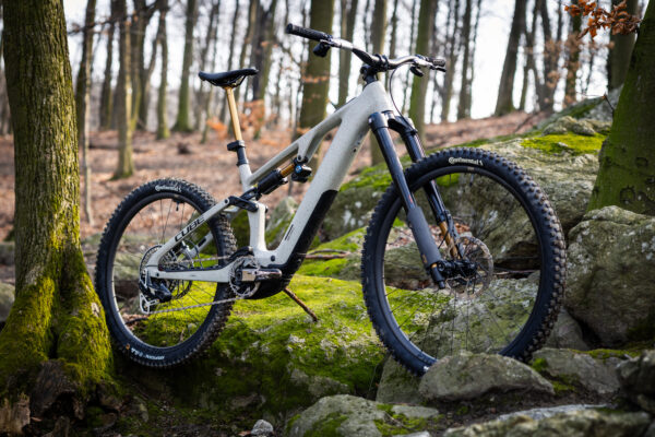 VIDEOTEST | Elektrobicykel CUBE AMS Hybrid 177 C:62 Super TM 600X