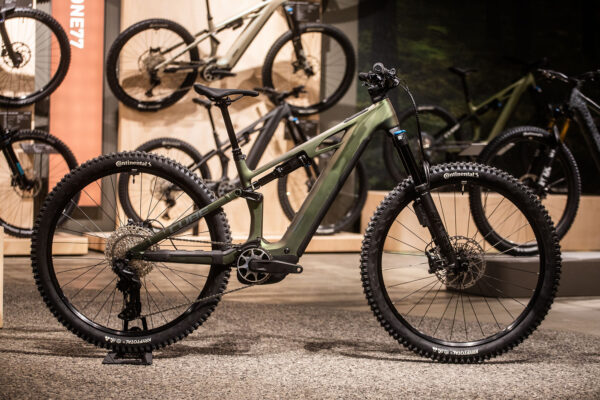  VIDEO | Predstavenie Cube Stereo Hybrid One44 HPC | Univerzálny trailový e-bike s veľkou batériou a vyváženou výbavou