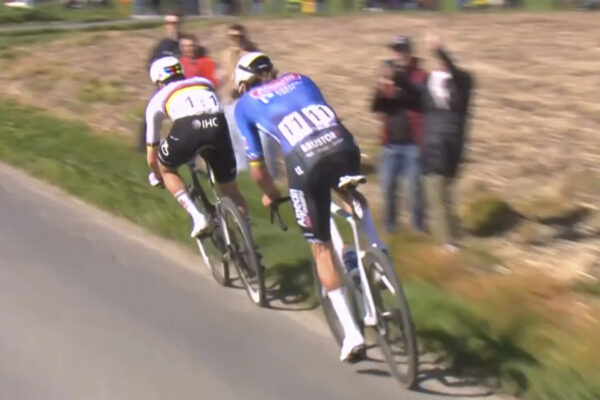 Okolo Flámska 2026: Mathieu van der Poel a Tadej Pogačar sú vo vedení, Evenepoel stráca pár sekúnd