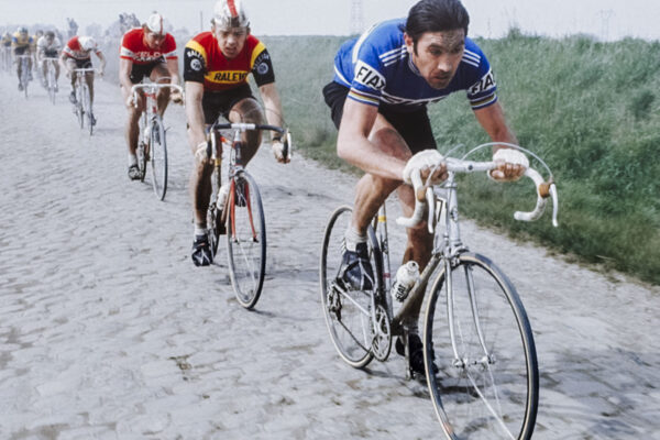 Prečo sa jazdí Paríž-Roubaix na dlažobných kockách?