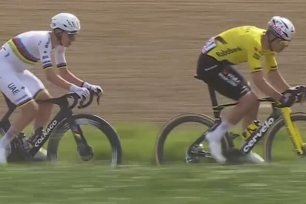 Paríž-Roubaix 2026: Tadej Pogačar a Wout van Aert sú vo vedení, Mathieu van der Poel stráca pol minúty