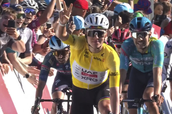 Tadej Pogačar vyhral v šprinte druhú etapu Okolo Romadie a triumfoval druhý deň po sebe