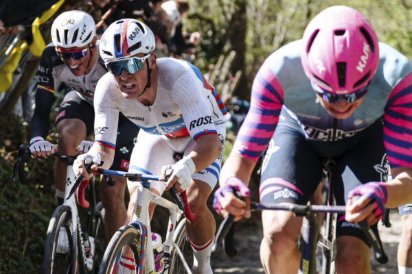  FOTOGALÉRIA ‎| Lukáš Kubiš a jeho tím Unibet Rose Rockets na skvelých fotografiách z pretekov Okolo Flámska