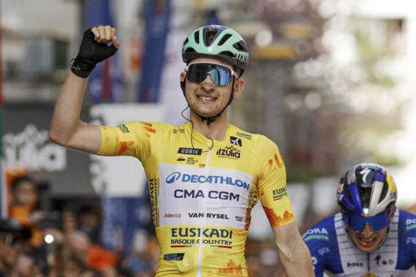 Len 19-ročný Paul Seixas vyhral kráľovskú etapu a mieri za celkovým víťazstvom Okolo Baskicka