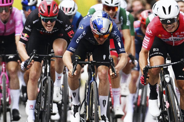 „Najhorší deň na bicykli.“ Tom Pidcock sa vrátil po zranení s druhým miestom na pretekoch Okolo Álp