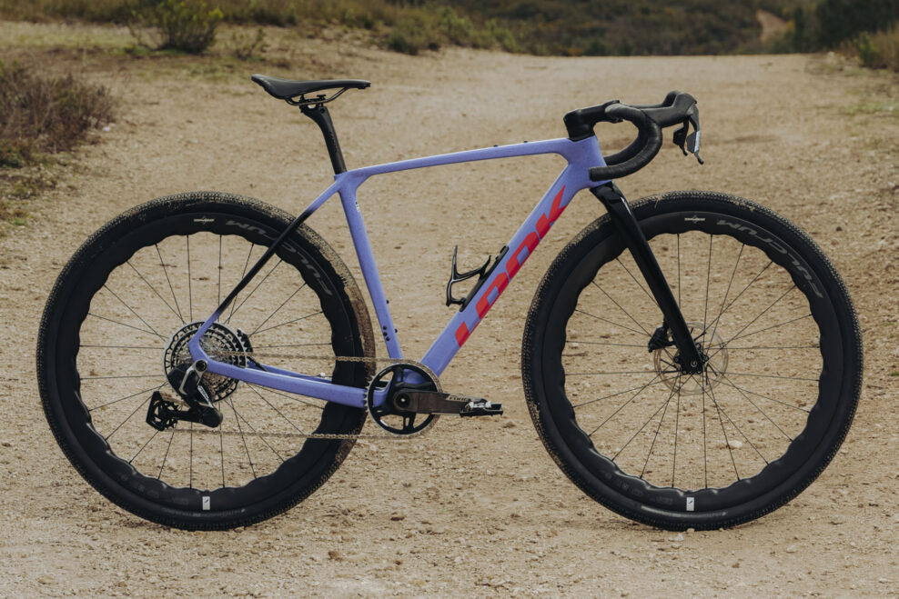Look predstavil nov&yacute; gravelov&yacute; bicykel G85 Cezals univerz&aacute;lnym zameran&iacute;m a geometriou in&scaron;pirovanou MTB