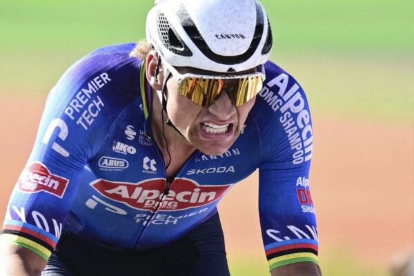 Mathieu van der Poel išiel 650 wattov a aj tak sa neudržal s Pogačarom. Okolo Flámska rozhodol útok na Kwaremonte