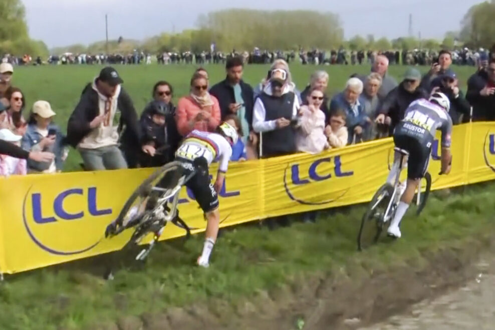  VIDEO | Pád, ktorý pred rokom vyradil Tadeja Pogačara z boja o víťazstvo na Paríž-Roubaix