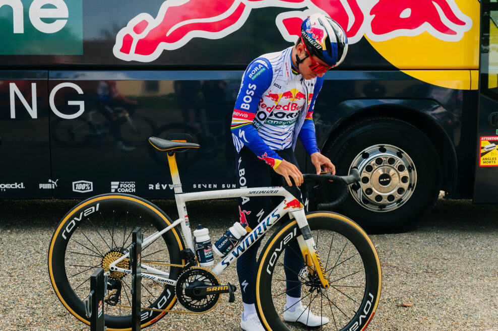 Remco Evenepoel si poistil bud&uacute;cnosť, so Specializedom podp&iacute;sal doživotn&uacute; dohodu