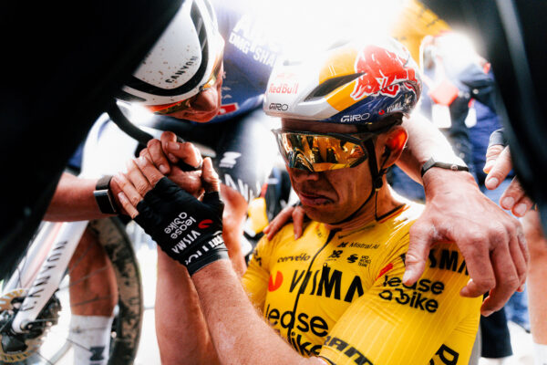  „Môj svet sa vtedy zastavil.“ Matej Červenka fotil životný moment Wouta van Aerta na Paríž-Roubaix