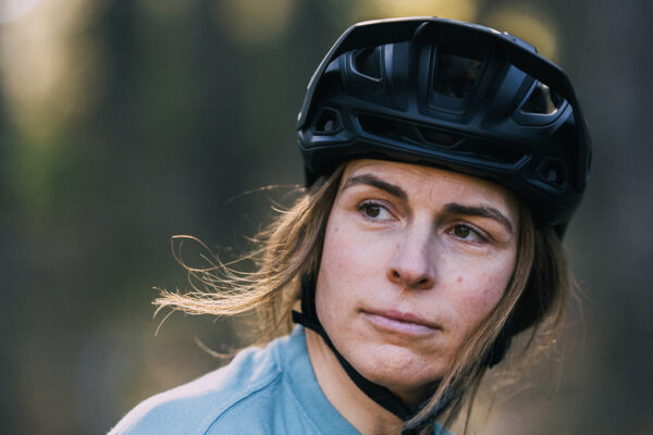 Specialized predstavil tretiu generáciu trailovej prilby Ambush