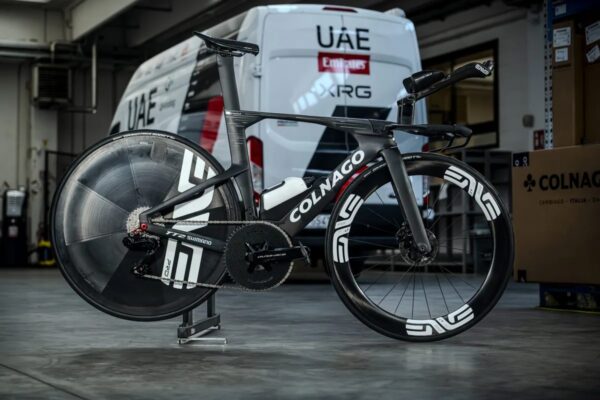 Colnago predstavuje novú časovku TT2 s dôrazom na nižšiu hmotnosť namiesto aerodynamiky