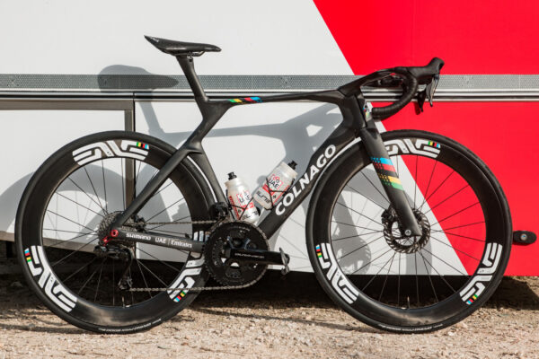 Detaily bicykla Colnago Y1Rs Tadeja Pogačara pre jarné dláždené klasiky