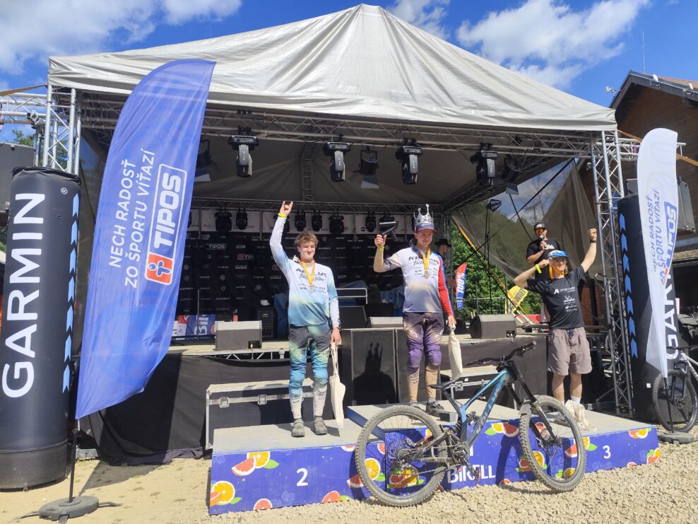 TIPOS Bikefest 2026: Specialized downhill race vyhral podľa očakávaní Denis Kohút