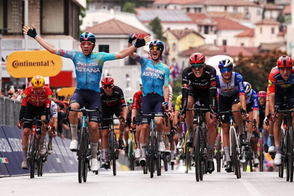 Vingegaard to skúsil, favoriti záver pretaktizovali. Uruguajčan prekvapil víťazstvom druhej etapy Giro d’Italia
